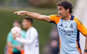 Raúl dirigiendo el último partido del Real Madrid Castilla.