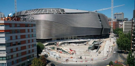 Las obras del Santiago Bernabéu antes de su finalización.