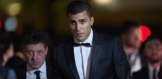 Rodri, en la Gala del Balón de Oro, justo al levantarse y ser escogido el mejor de 2024.