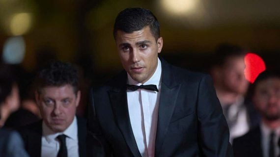 Rodri, en la Gala del Balón de Oro, justo al levantarse y ser escogido el mejor de 2024.