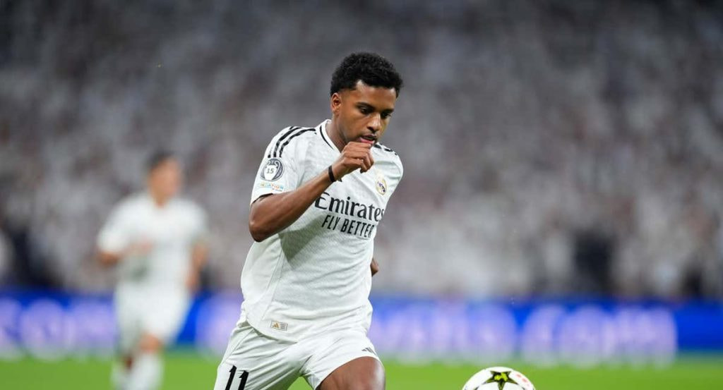Rodrygo, corriendo durante una jugada contra el Borussia Dortmund.