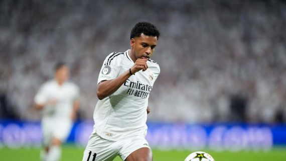 Rodrygo, corriendo durante una jugada contra el Borussia Dortmund.