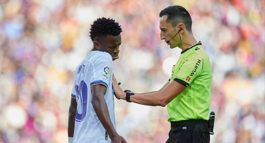Vinicius y Sánchez Martínez, en un partido.