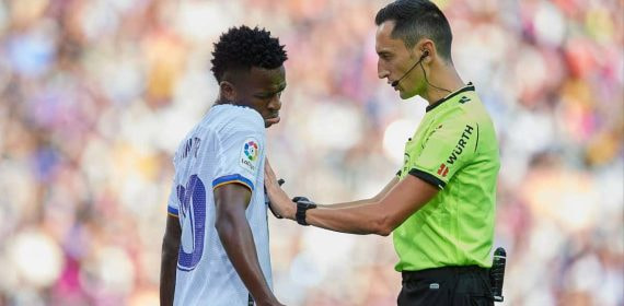 Vinicius y Sánchez Martínez, en un partido.