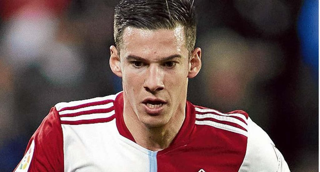 Santi Mina.