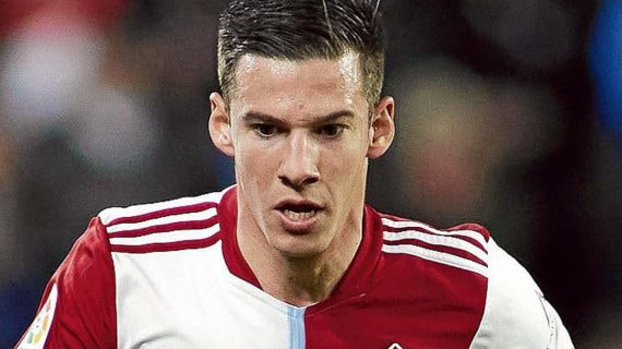 Santi Mina.