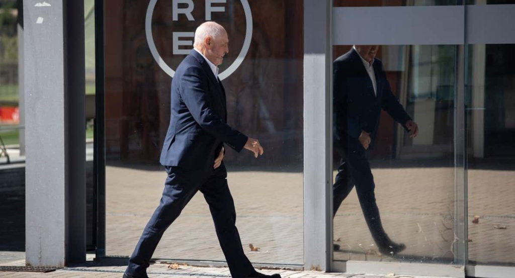 Joan Soteras, antes de entrar a la sede de la Real Federación Española de Fútbol.