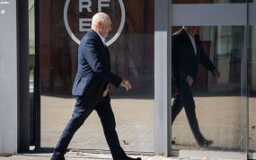 Joan Soteras, antes de entrar a la sede de la Real Federación Española de Fútbol.