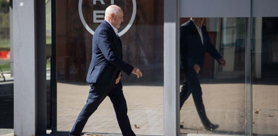 Joan Soteras, antes de entrar a la sede de la Real Federación Española de Fútbol.