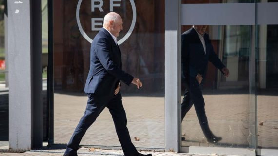 Joan Soteras, antes de entrar a la sede de la Real Federación Española de Fútbol.