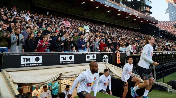 Afición del Valencia en Mestalla.