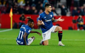 Yuri Berchiche en un partido con el Athletic Club.