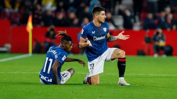 Yuri Berchiche en un partido con el Athletic Club.