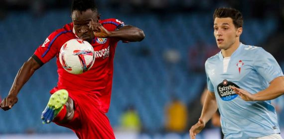 Djené durante una acción contra el Celta.