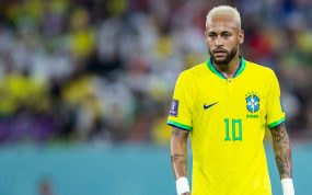 Neymar acumula 25 partidos sin jugar con Brasil tras su lesión de ligamento cruzado.