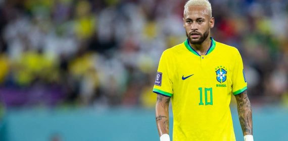 Neymar acumula 25 partidos sin jugar con Brasil tras su lesión de ligamento cruzado.