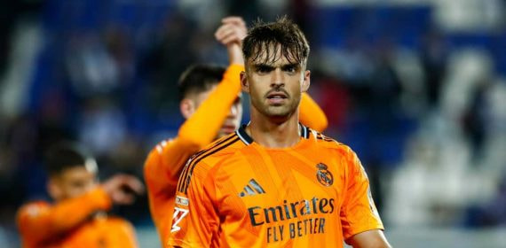 Raúl Asencio, en un partido con el Real Madrid.