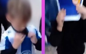 El menor de cinco años que no tuvo que entrar con la camiseta en el estadio.