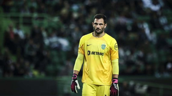 Adán, en un partido con el Sporting de Portugal.