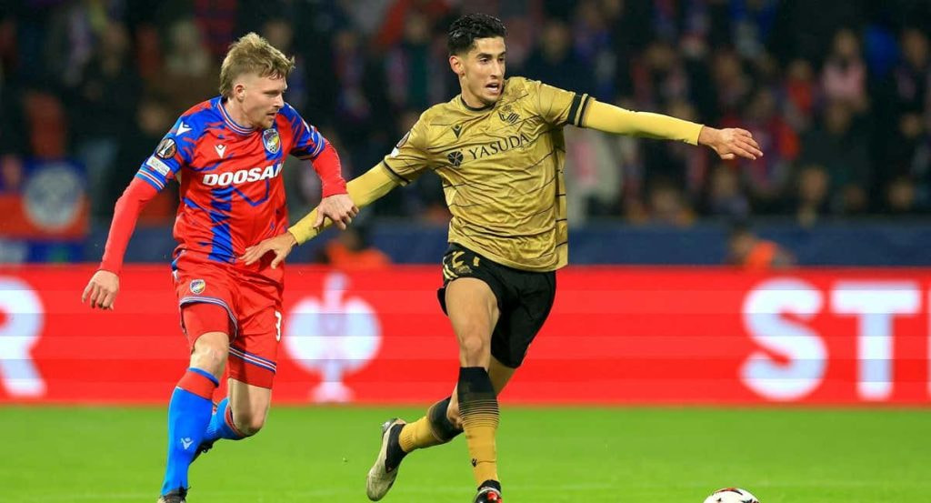 Aguerd, durante un partido de la Real Sociedad.