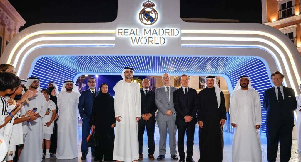 El Real Madrid, presentando un parque temático en Dubái.