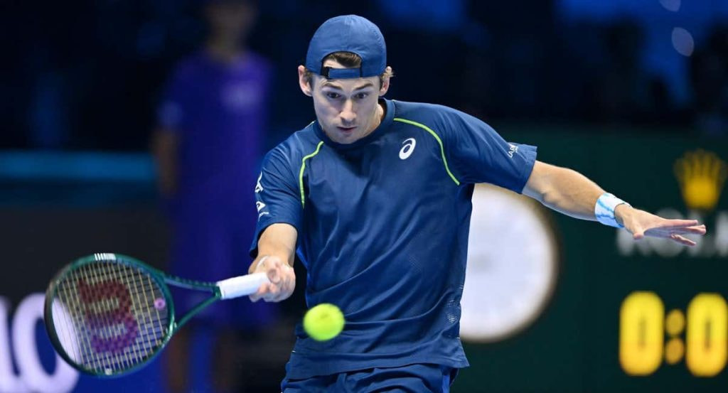 Álex de Miñaur durante un partido en las ATP Finals.
