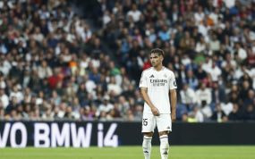 Raúl Asencio, en un partido con el Real Madrid.