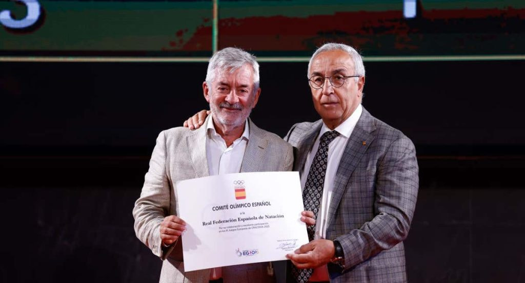 Fernando Carpena, junto a Alejandro Blanco, en un reconocimiento reciente a la Real Federación Española de Natación.