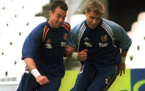 César Laínez (izquierda), junto a Dani Aranzubia.