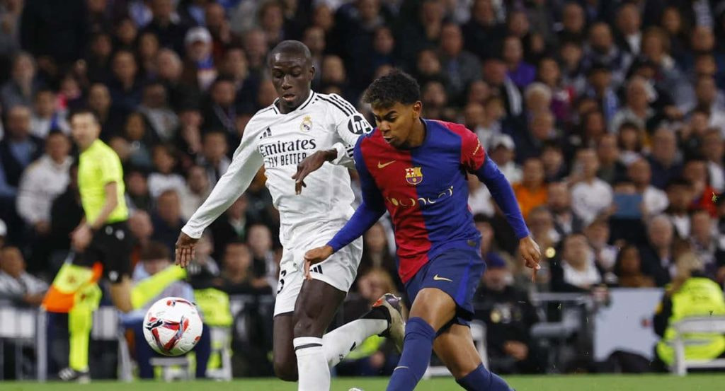 Mendy y Lamine Yamal, en el último Clásico.