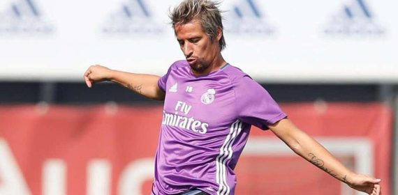 Fábio Coentrão en un entrenamiento con el Real Madrid.