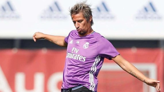 Fábio Coentrão en un entrenamiento con el Real Madrid.