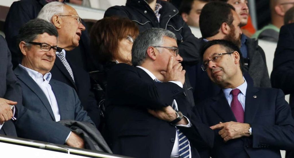 Joan Collet, expresidente del Espanyol, en un derbi junto a Josep Maria Bartomeu.