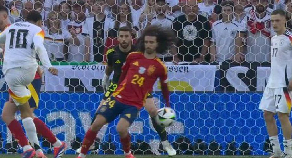 La mano de Cucurella.