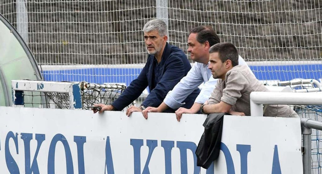 Erik Bretos, junto a Olabe y Aperribay.