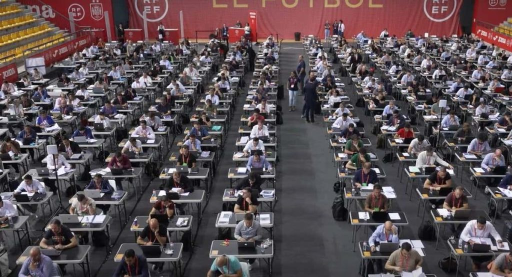 Imagen de archivo de una convocatoria anterior al examen de Agentes FIFA celebrado en la Federación.