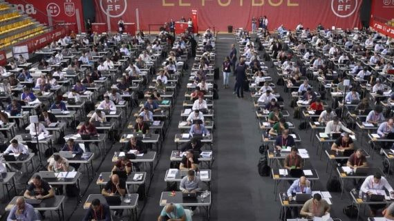 Imagen de archivo de una convocatoria anterior al examen de Agentes FIFA celebrado en la Federación.