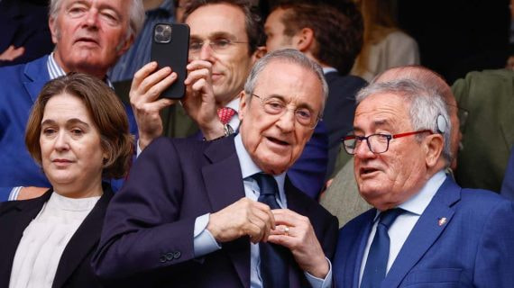 Florentino Pérez en el palco del Santiago Bernabéu junto a Luis Sabalza, presidente de Osasuna.