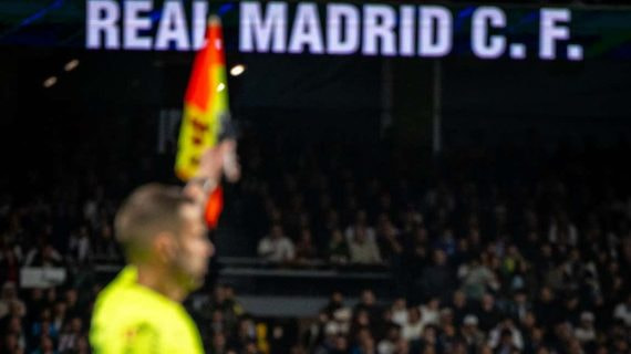 A Mbappé le anularon dos goles ante el FC Barcelona.