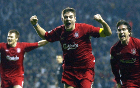 Steven Gerrard gritando en un partido del Liverpool.