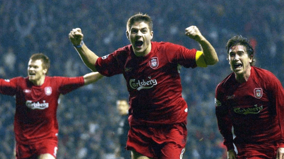 Steven Gerrard gritando en un partido del Liverpool.