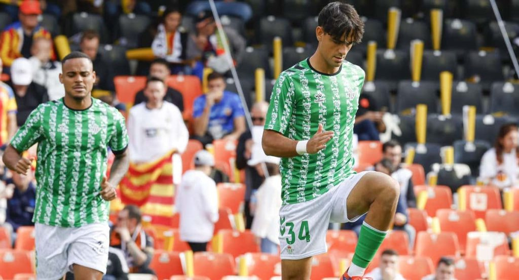 Carlos Guirao, en Mestalla con el Betis.