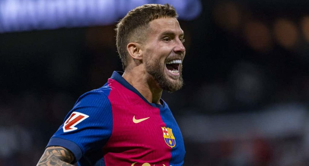 Iñigo Martínez celebra uno de los goles del Barça en el Santiago Bernabéu.