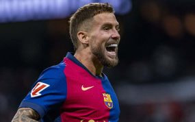 Iñigo Martínez celebra uno de los goles del Barça en el Santiago Bernabéu.