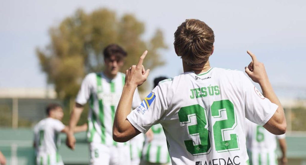 Jesús Rodríguez celebra un gol con el Betis Deportivo.