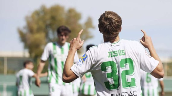 Jesús Rodríguez celebra un gol con el Betis Deportivo.