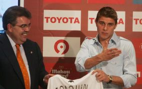 Joaquín, junto a Juan Bautista Soler, el día de su presentación con el Valencia.