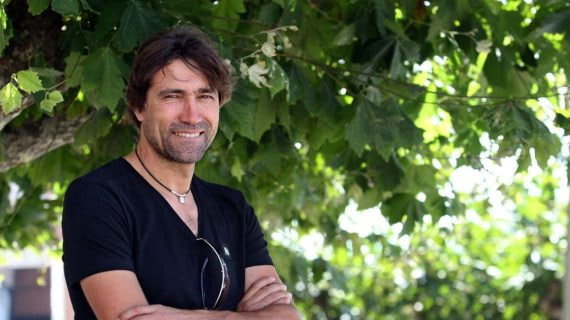 Julio Salinas durante una entrevista en Gijón.