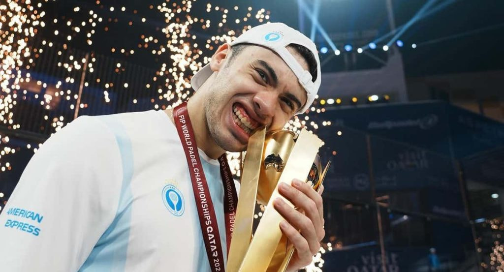Leo Augsburguer con la Copa del Mundo.