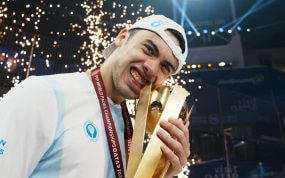 Leo Augsburguer con la Copa del Mundo.